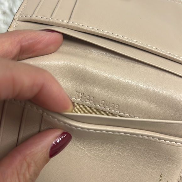 Authentic small Ferragamo wallet - Picture 7 of 8